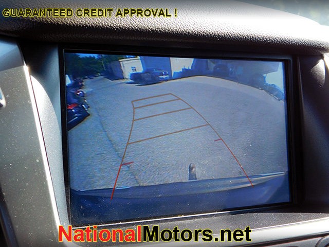 Chevrolet Suburban Vehicle Full-screen Gallery Image 19