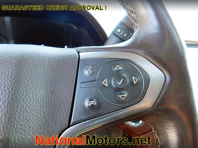 Chevrolet Suburban Vehicle Full-screen Gallery Image 22
