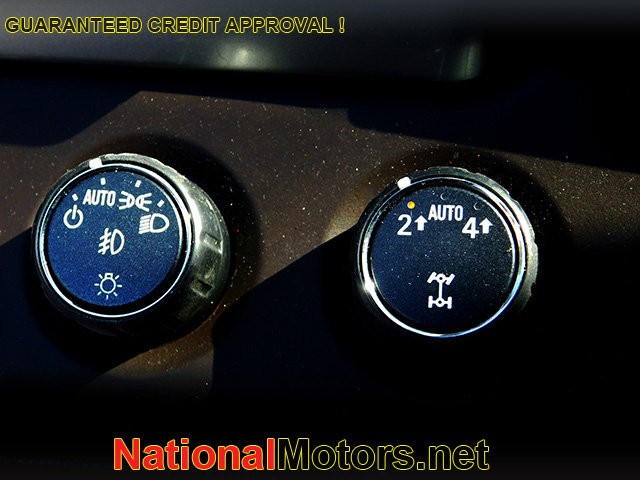 Chevrolet Suburban Vehicle Full-screen Gallery Image 26