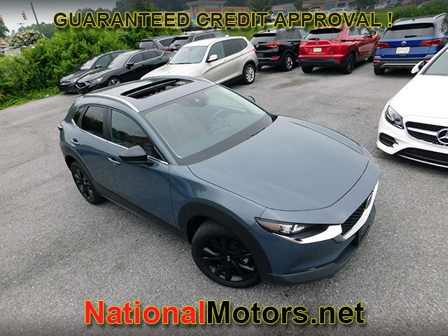 Mazda CX-30 Vehicle Full-screen Gallery Image 02