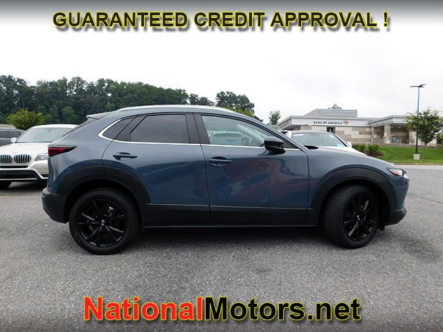 Mazda CX-30 Vehicle Full-screen Gallery Image 03