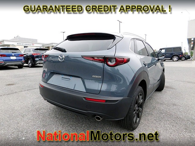 Mazda CX-30 Vehicle Full-screen Gallery Image 04