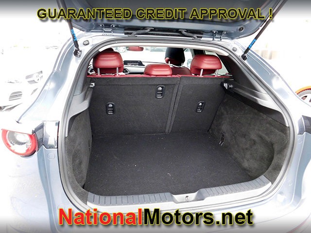 Mazda CX-30 Vehicle Full-screen Gallery Image 06