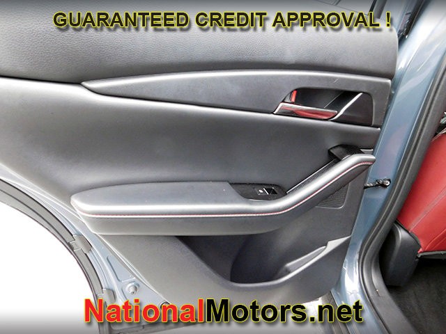 Mazda CX-30 Vehicle Full-screen Gallery Image 08