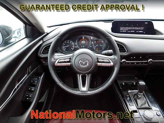 Mazda CX-30 Vehicle Full-screen Gallery Image 10