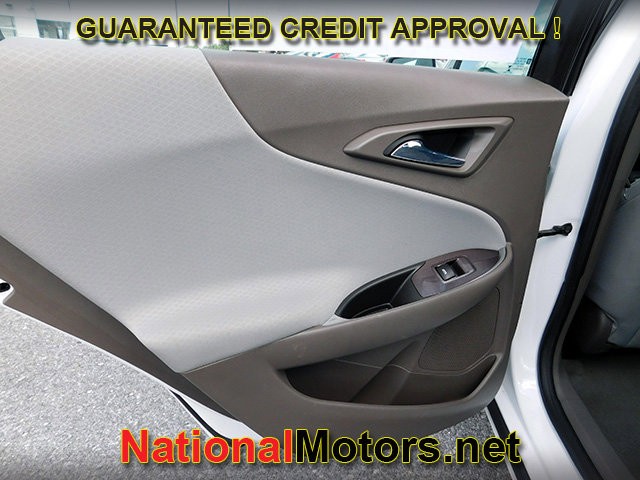 Chevrolet Malibu Vehicle Full-screen Gallery Image 09