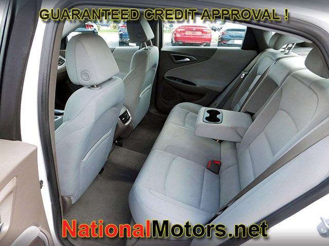 Chevrolet Malibu Vehicle Full-screen Gallery Image 10