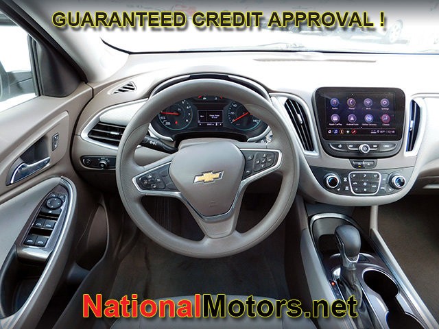 Chevrolet Malibu Vehicle Full-screen Gallery Image 12
