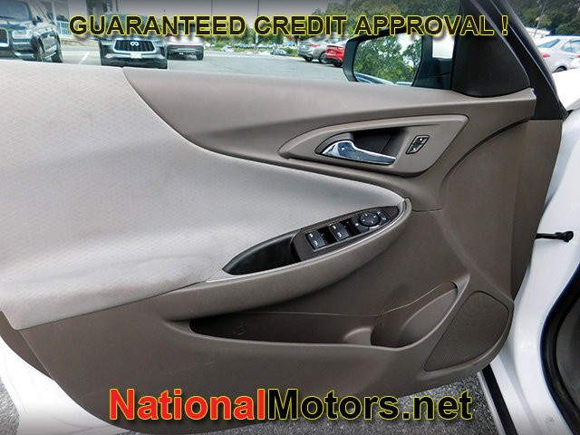 Chevrolet Malibu Vehicle Full-screen Gallery Image 13