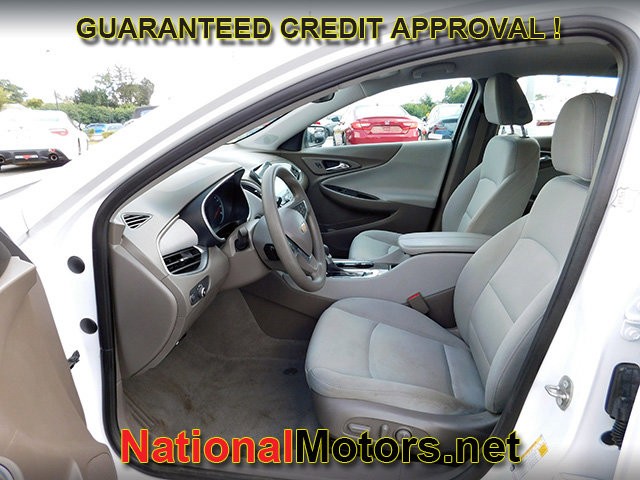 Chevrolet Malibu Vehicle Full-screen Gallery Image 14