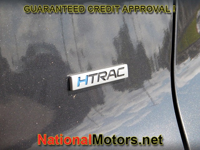 Hyundai Santa Fe Vehicle Full-screen Gallery Image 05