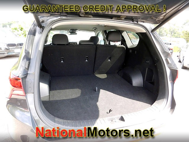 Hyundai Santa Fe Vehicle Full-screen Gallery Image 06