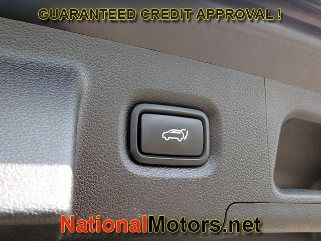 Hyundai Santa Fe Vehicle Full-screen Gallery Image 07