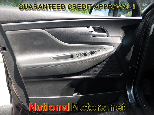 Hyundai Santa Fe Vehicle Full-screen Gallery Image 12