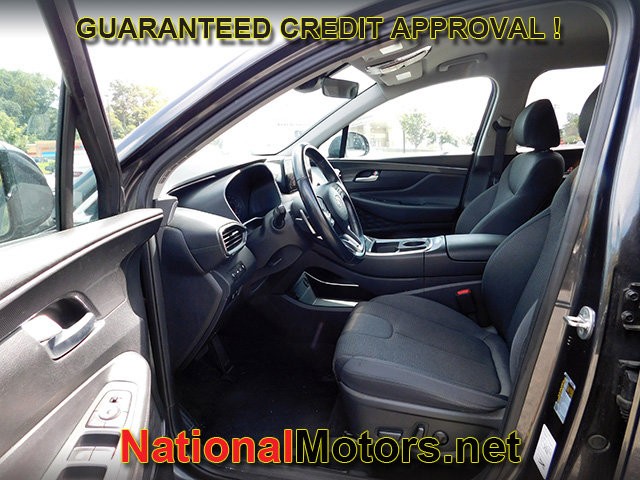 Hyundai Santa Fe Vehicle Full-screen Gallery Image 13