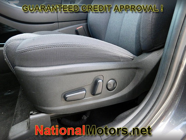 Hyundai Santa Fe Vehicle Full-screen Gallery Image 14