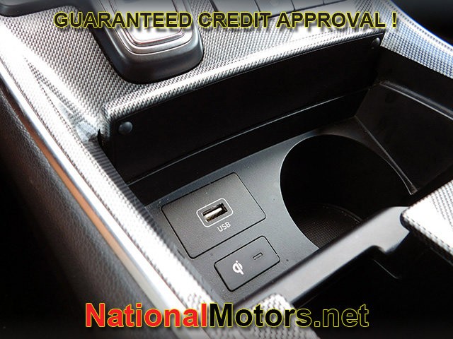 Hyundai Santa Fe Vehicle Full-screen Gallery Image 19