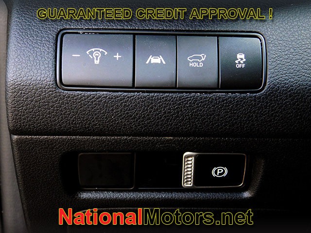 Hyundai Santa Fe Vehicle Full-screen Gallery Image 23