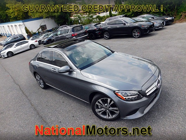 Mercedes-Benz C-Class Vehicle Full-screen Gallery Image 02