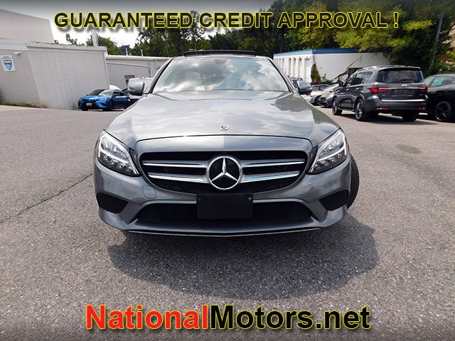 Mercedes-Benz C-Class Vehicle Full-screen Gallery Image 03