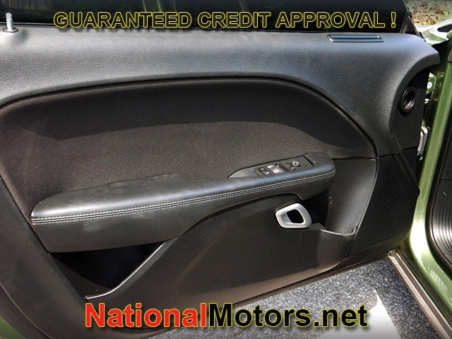 Dodge Challenger Vehicle Full-screen Gallery Image 05