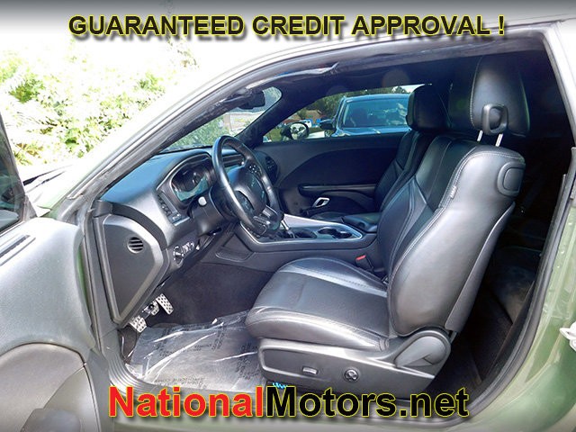 Dodge Challenger Vehicle Full-screen Gallery Image 06