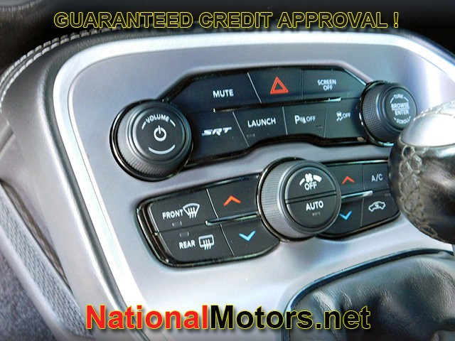 Dodge Challenger Vehicle Full-screen Gallery Image 09