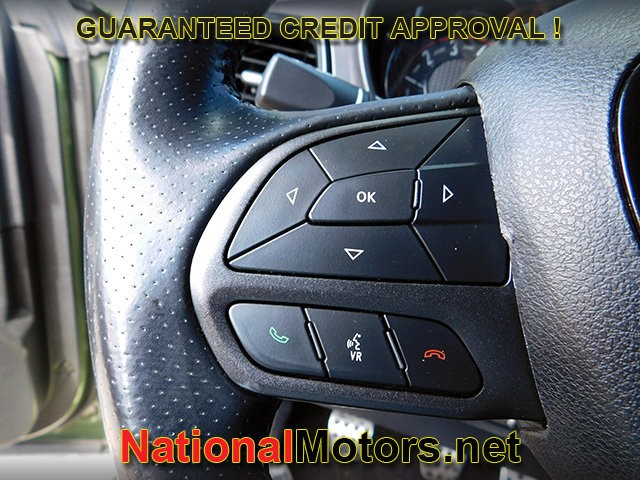 Dodge Challenger Vehicle Full-screen Gallery Image 12