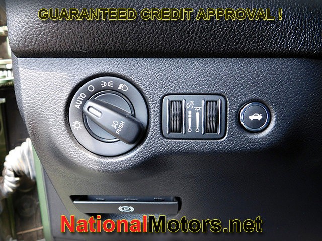 Dodge Challenger Vehicle Full-screen Gallery Image 13