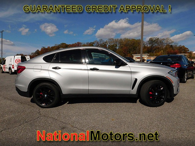 BMW X6 Vehicle Full-screen Gallery Image 03