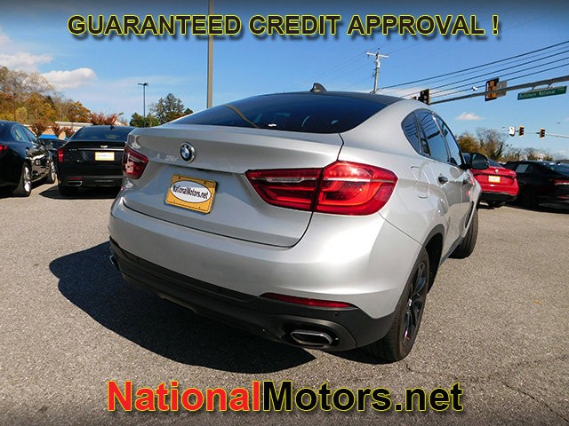 BMW X6 Vehicle Full-screen Gallery Image 04