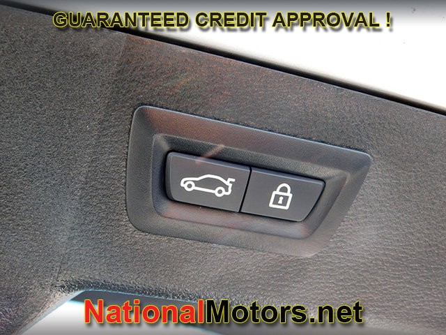 BMW X6 Vehicle Full-screen Gallery Image 08