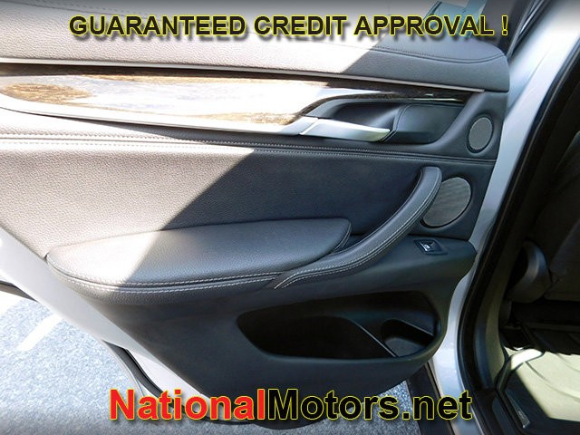 BMW X6 Vehicle Full-screen Gallery Image 09