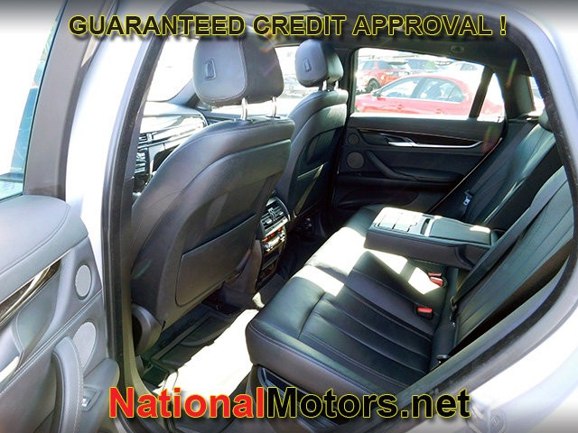 BMW X6 Vehicle Full-screen Gallery Image 10