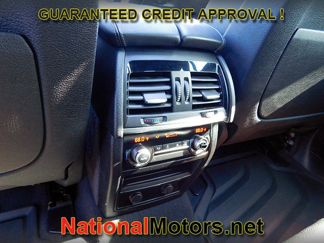 BMW X6 Vehicle Full-screen Gallery Image 11