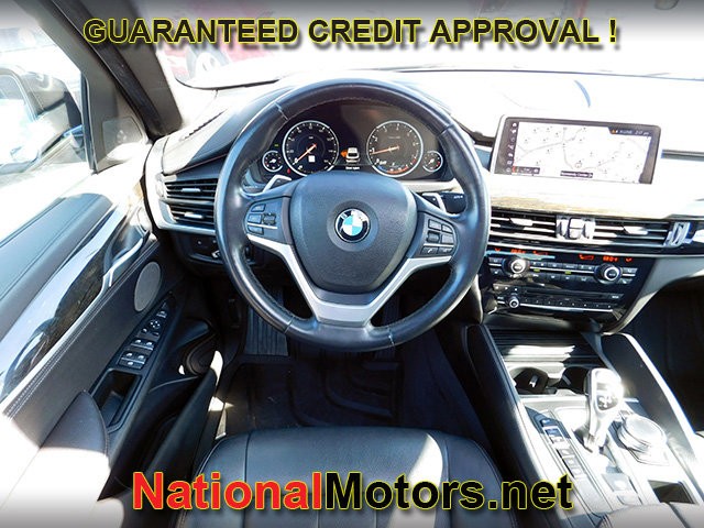 BMW X6 Vehicle Full-screen Gallery Image 12