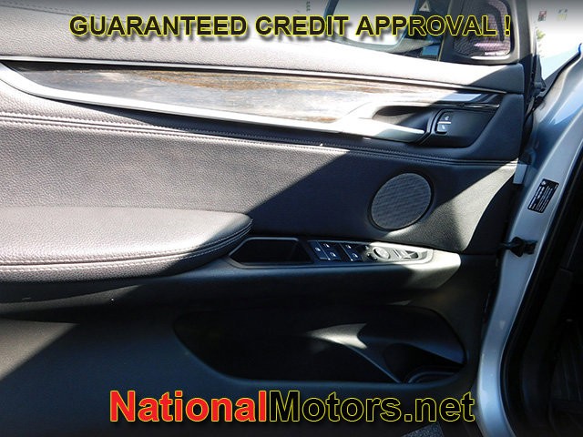 BMW X6 Vehicle Full-screen Gallery Image 13