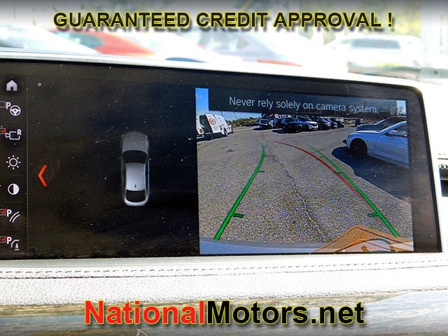 BMW X6 Vehicle Full-screen Gallery Image 18