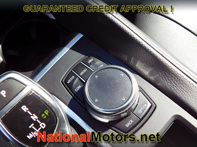 BMW X6 Vehicle Full-screen Gallery Image 21