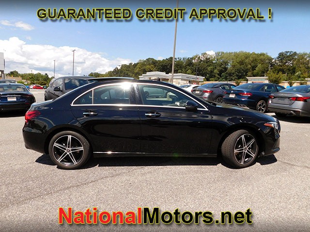 Mercedes-Benz A-Class Vehicle Full-screen Gallery Image 04