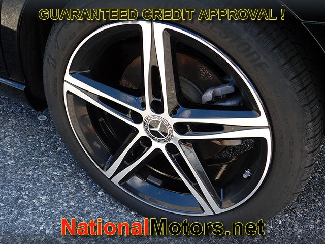 Mercedes-Benz A-Class Vehicle Full-screen Gallery Image 07