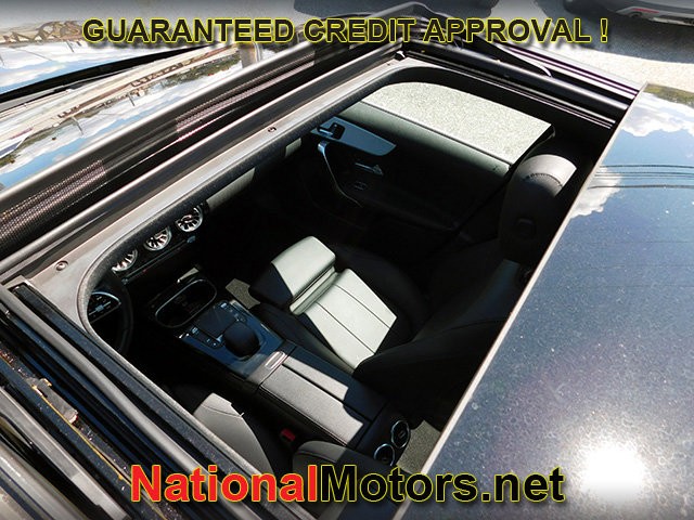 Mercedes-Benz A-Class Vehicle Full-screen Gallery Image 08