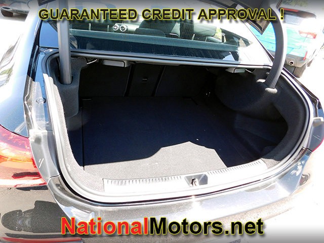 Mercedes-Benz A-Class Vehicle Full-screen Gallery Image 09