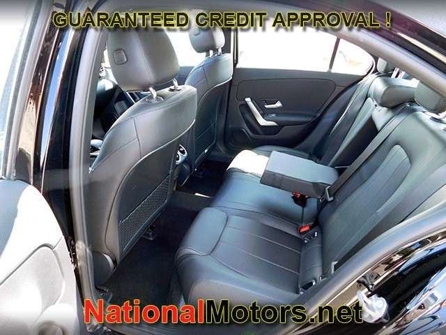 Mercedes-Benz A-Class Vehicle Full-screen Gallery Image 11