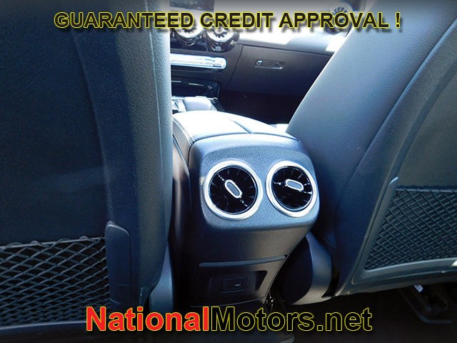 Mercedes-Benz A-Class Vehicle Full-screen Gallery Image 12