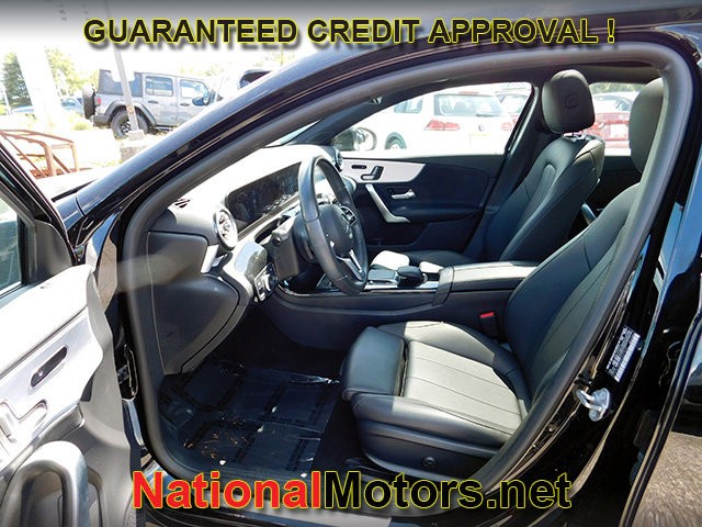 Mercedes-Benz A-Class Vehicle Full-screen Gallery Image 14