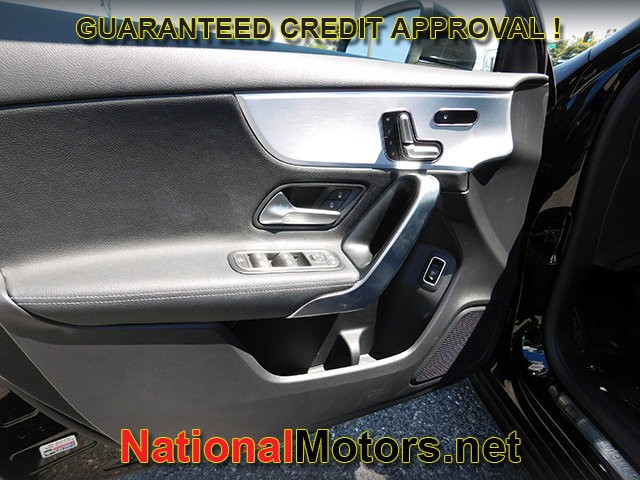 Mercedes-Benz A-Class Vehicle Full-screen Gallery Image 15