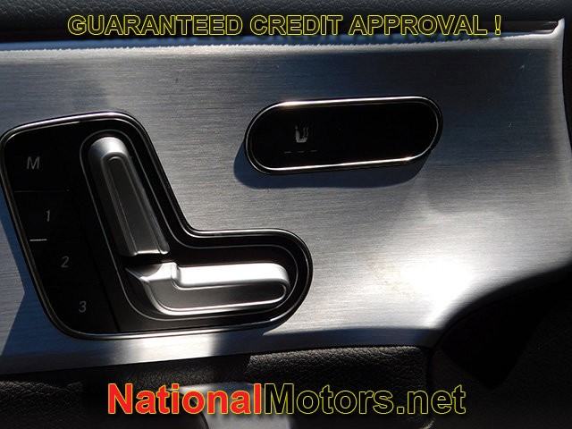 Mercedes-Benz A-Class Vehicle Full-screen Gallery Image 16