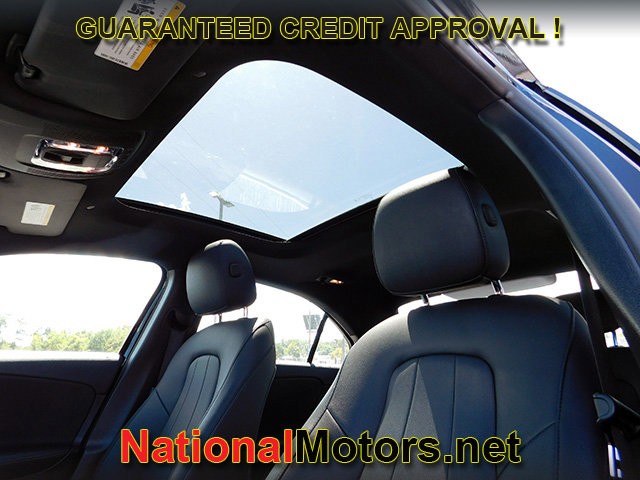 Mercedes-Benz A-Class Vehicle Full-screen Gallery Image 17