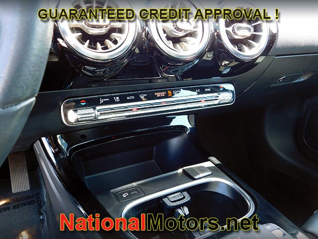 Mercedes-Benz A-Class Vehicle Full-screen Gallery Image 20